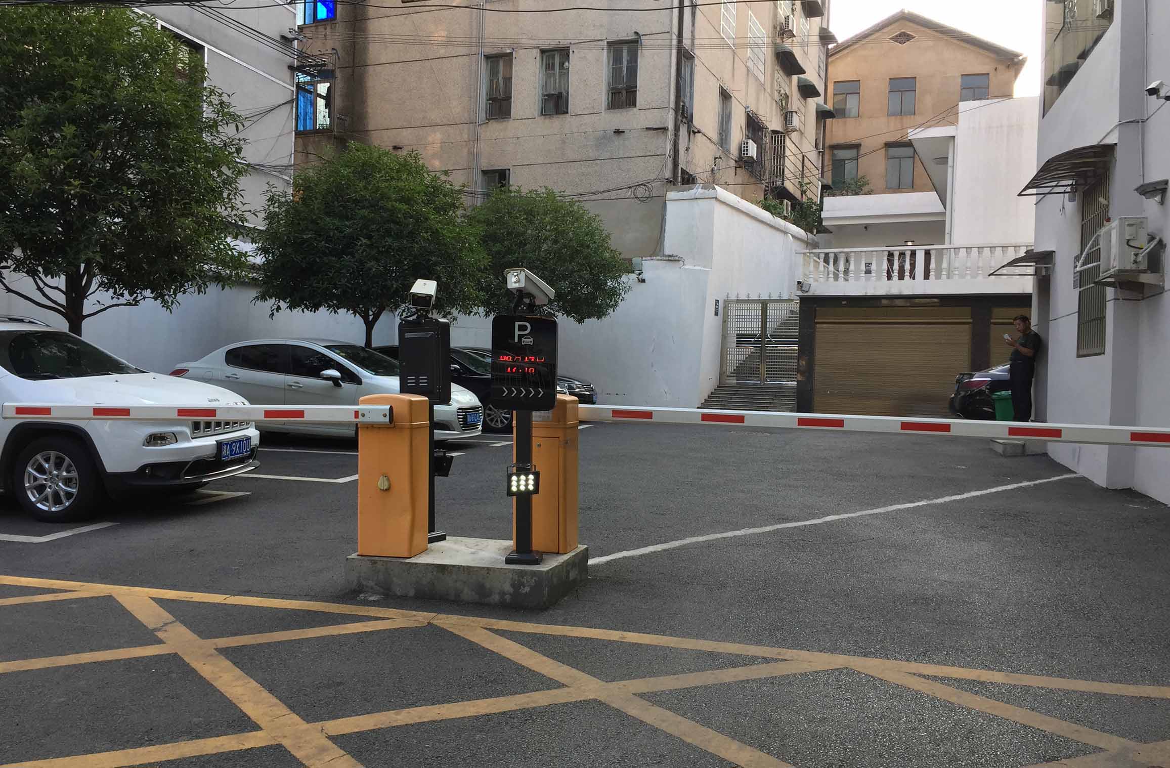 長沙雷隆智能科技有限公司,車牌識別系統(tǒng),停車收費系統(tǒng),車牌識別一體機(jī),智能通道閘,湖南車牌識別道閘系統(tǒng),人行通道閘,智能道閘