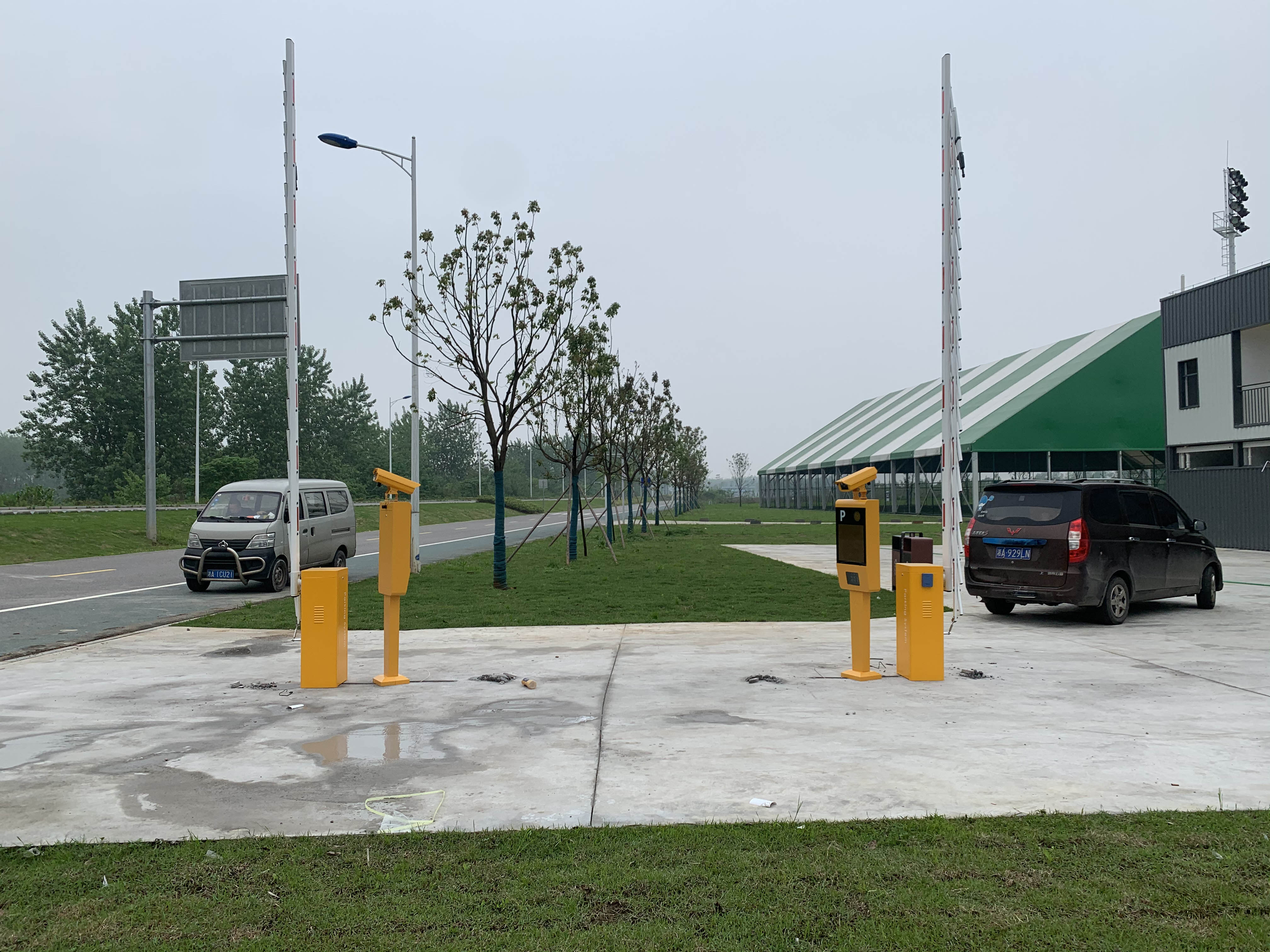 長沙雷隆智能科技有限公司,車牌識(shí)別系統(tǒng),停車收費(fèi)系統(tǒng),車牌識(shí)別一體機(jī),智能通道閘,湖南車牌識(shí)別道閘系統(tǒng),人行通道閘,智能道閘